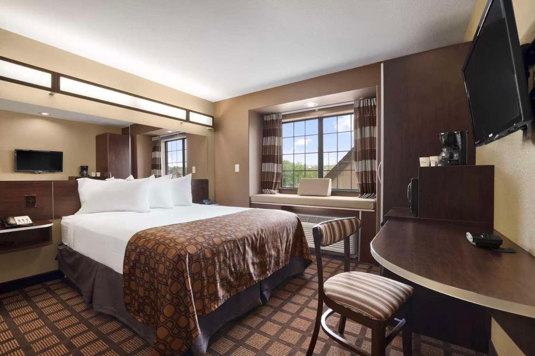 Garner Hotel Gonzales By Ihg Exterior foto