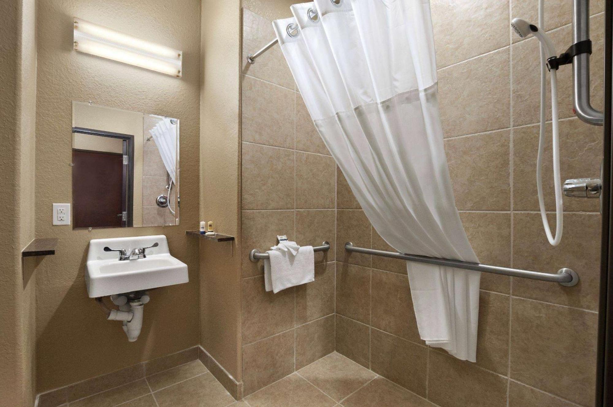 Garner Hotel Gonzales By Ihg Exterior foto